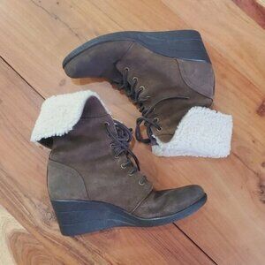 UGG "ZEA" Wedge Suede Leather Waterproof Snow Boots- Size 8US